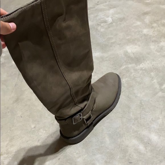 boots - Picture 2 of 6